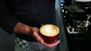 Koffie Masterclass  Cappuccino en Latte art schenktechnieken [upl. by Rexanne608]