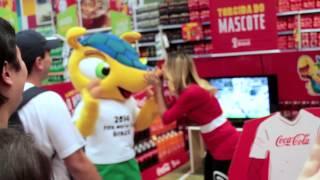 Mascote Copa do Mundo 2014  CocaCola [upl. by Inattirb]