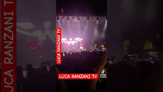 INCREDIBILE FEDEZ STONA Al SUO LIVE [upl. by Emmy]