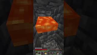 Más lava molestandome en la mina  minecraft minecraftshorts minecraftsurvival [upl. by Heloise576]