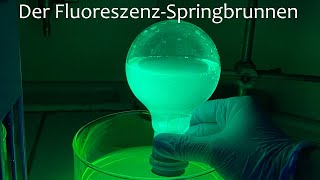 Experiment Der FluoreszenzSpringbrunnen aka quotdie chemische Glühlampequot [upl. by Verney]