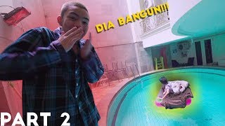 DIA BANGUN Prank pindahin kasur ke KOLAM RENANG Wkwkwkw [upl. by Hevak353]