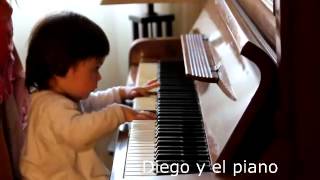 Sorprendente Bebé de 15 meses tocando piano [upl. by Eenel]