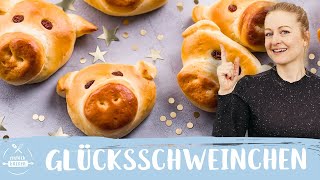 Glücksschweinchen aus Hefeteig – deine Liebsten werden sich riesig freuen 🍀😍🐷 I Einfach Backen [upl. by Mmada]