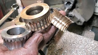 FreeHobbing Gears on the lathe Tutorial [upl. by Issirk]