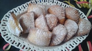 Ravioli dolci fritti e al forno con ricotta e gocce di cioccolatoricetta carnevale [upl. by Nuahs]