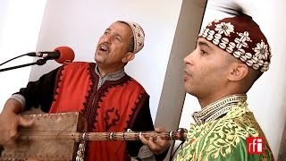 Le maâlem Abdelslam Alikane Souiri joue quotBaniaquot  Festival gnawa dEssaouira Maroc [upl. by Anelam]