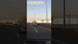 煽っている二トン車‼️運転手名も書いてあるのにこいつ馬鹿なんでしょうか⁉️ [upl. by Syck]