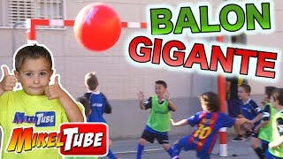 RETO de FUTBOL con BALON GIGANTE [upl. by Animrac]