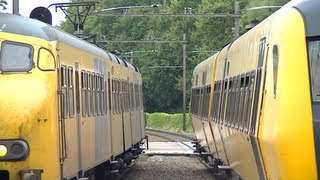 Spoorwegovergang Borne  Dutch railroad crossing [upl. by Bigner]