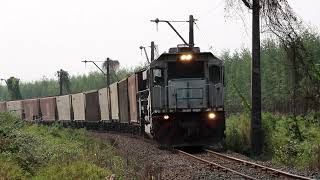 Trem Tração Distribuída em Lagoa Branca  Locomotiva GT46 e ES43 [upl. by Ssej516]