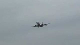 Delta 737 landing at LGA with strong crosswind [upl. by Sitoel375]