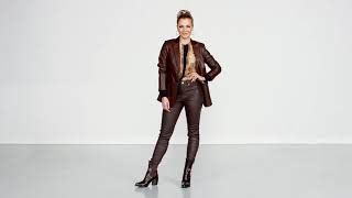 VALENTINA PAHDES FAVOURITE LOOK AUS DER RIANI FALLWINTER 2122 KOLLEKTION [upl. by Ibrad]