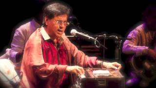 Jagjit Singh Live  London 2005  Hosh Walon Ko Khabar Kya [upl. by Ynalem528]