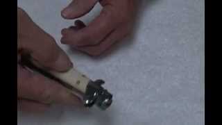 How to close a stiletto Italian switchblade [upl. by Chev]