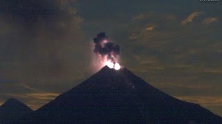 Volcán de Colima Explosiones Mañana del 6 agosto 2015 entre 650am y 830am [upl. by Naedan498]