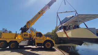 Timelapse of Lifting a 10 ton boat onto a truck [upl. by Mairim]