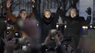 Russian opposition figures march against Putin in Berlin [upl. by Elatnahs]