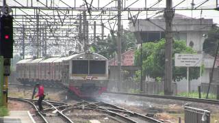 KRL JABODETABEK seriKL3 Rheostatik di stasiun Bekasi [upl. by Nodnelg]