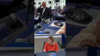 Expulsan del Parlamento Europeo a una ultraderechista rumana que interrumpió a gritos el pleno [upl. by Ennairej]