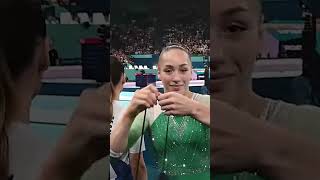 Rejetée par la France la gymnaste Kaylia Nemour obtient une MÉDAILLE dOR pour lAlgérie [upl. by Thisbe]