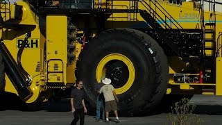 Facts on the worlds largest wheel loader [upl. by Lazarus376]