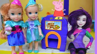 Elsa and Anna Toddlers Magic Adventure  Babysitter Descendants Mal  Peppa Pig Toys and Dolls Story [upl. by Egiedan143]