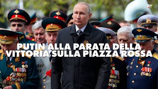 Putin alla parata della Vittoria sulla Piazza Rossa [upl. by Ahsieyt146]