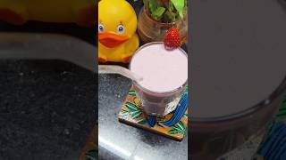 Strawberry Milkshake Recipe🤤🍓 Kaise Strawberry Milkshake banate haishortsytshortsshortfeed [upl. by Dalpe]