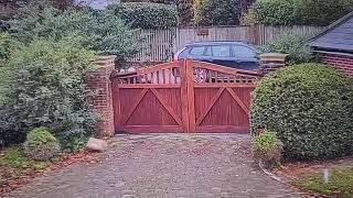 Delivery FAILs lazy EVRI New Hermes delivery driver throws parcel over gate [upl. by Stannwood]