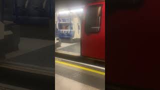 Northern line door closing shorts [upl. by Solrac]