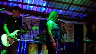 Estranha Loucura  Ana Aparecida na festa de Lene Hall no Beer House 21122017 [upl. by Ailyn]