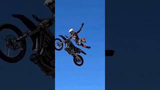 Des Moments tout Terrain incroyabledimitrivegasmotocross [upl. by Sisenej461]