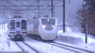 681系特急はくたか5号＆HK100形3832M 大沢駅通過 [upl. by Afaw285]