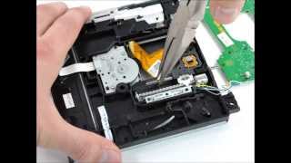 Tutorial riparazione Nintendo Wii  Come smontare la lente del lettore dvd dalla console [upl. by Nwahsyt]