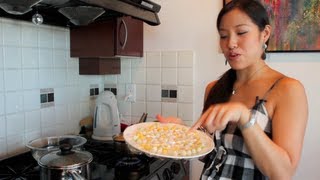 Rice Balls in Coconut Milk Dessert Recipe Bua Loy บัวลอย  Hot Thai Kitchen [upl. by Coughlin]