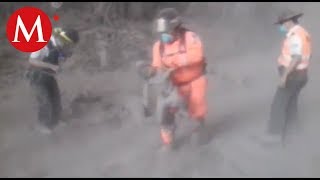 Cuerpos de rescate buscan sobrevivientes tras erupción del Volcán de Fuego [upl. by Yelsna885]