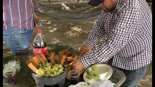 Molcajete de chicharrón con carnita bien crujiente [upl. by Litta]