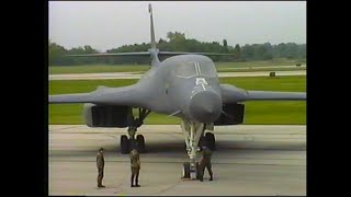 9th BS quotBATSquot B1B LANCER DEMO FLYBYS SATSUN  1995 LONDON CANADA INTERNATIONAL AIR SHOW [upl. by Isherwood]