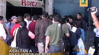 Asaltan a pasajeros de bus de transporte Flores Hermanos en Tacna [upl. by Latimer]