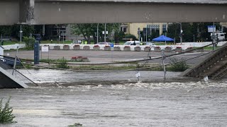 Eingestürzte Brücke in Dresden Aufräumarbeiten an Carolabrücke abgeschlossen [upl. by Goodden539]