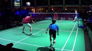 Viktor Axelsen et un jeune face à Taufik Hidayat et un autre jeune [upl. by Eseerehs]