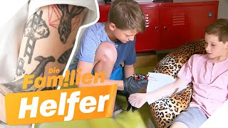 Tattoo mit 8 💉 Kinder wollen sich selbst mit ECHTER Maschine tätowieren  Die Familienhelfer  SAT1 [upl. by Arde]