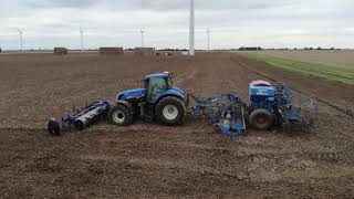 New Holland T7070 amp Lemken Solitair 9 Drilling Winter Wheat Goole Fields [upl. by Eniliuqcaj238]