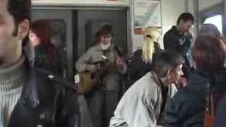 Russian guy singing in a train Granitniy Kamushek Russia Moscow Гранитный камушек [upl. by Enuahs]