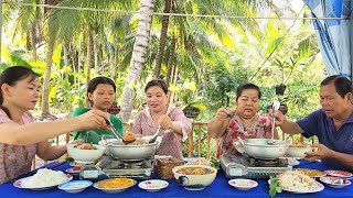 Quá Sức Ngon với Nồi Bún Riêu Cua Đồng Giò Heo Ăn Một Lần Cho Nó Đã  TKQ amp Family T1887 [upl. by Arodoet]