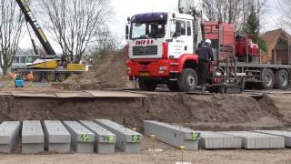 Oostflank Wijchen deel 86  IJB groep levert prefab fundering voor de 19 woningen [upl. by Haveman]