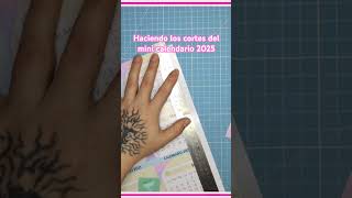 Haciendo un mini calendario de escritorio cortes manualidades calendarios2025 tutorial [upl. by Anaujnas]