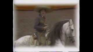 PEPE AGUILAR 1984 CANTANDO A CABALLO EN TAYAHUA ZACATECAS [upl. by Aenneea]