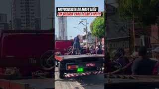 Motociclista aplica golpe em guarda para ter sua moto de volta motorista motociclistas transito [upl. by Melany]